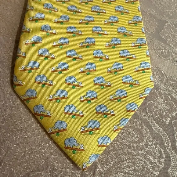 Salvatore Ferragamo Mens Elephant Print Yellow Silk Tie - Picture 4 of 5